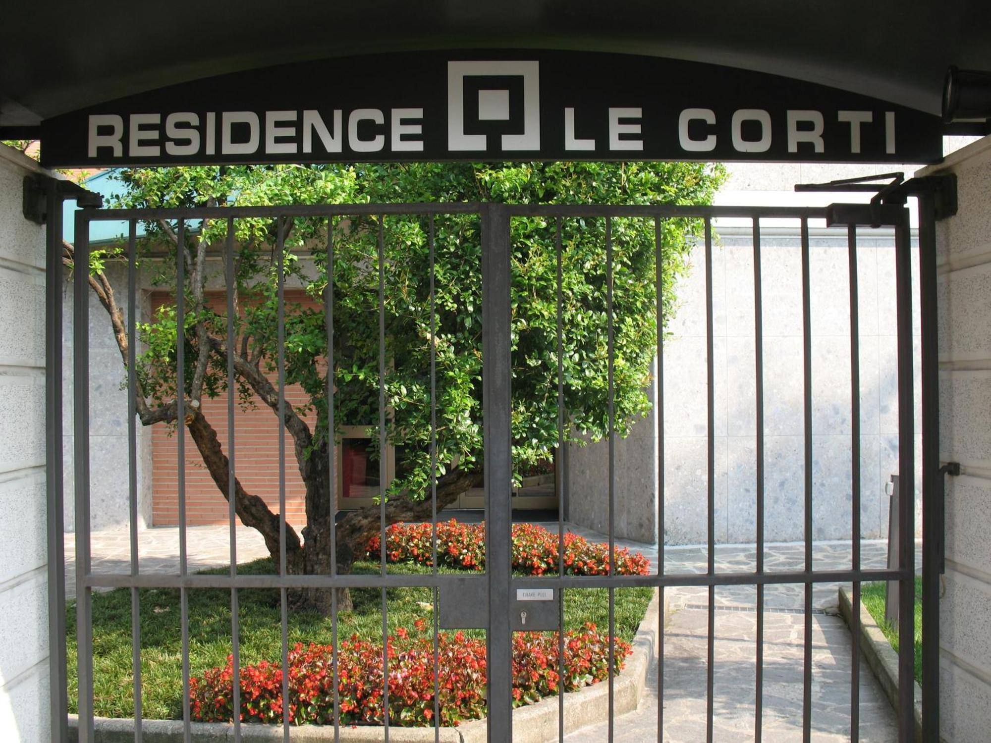Residence Le Corti Милано Екстериор снимка