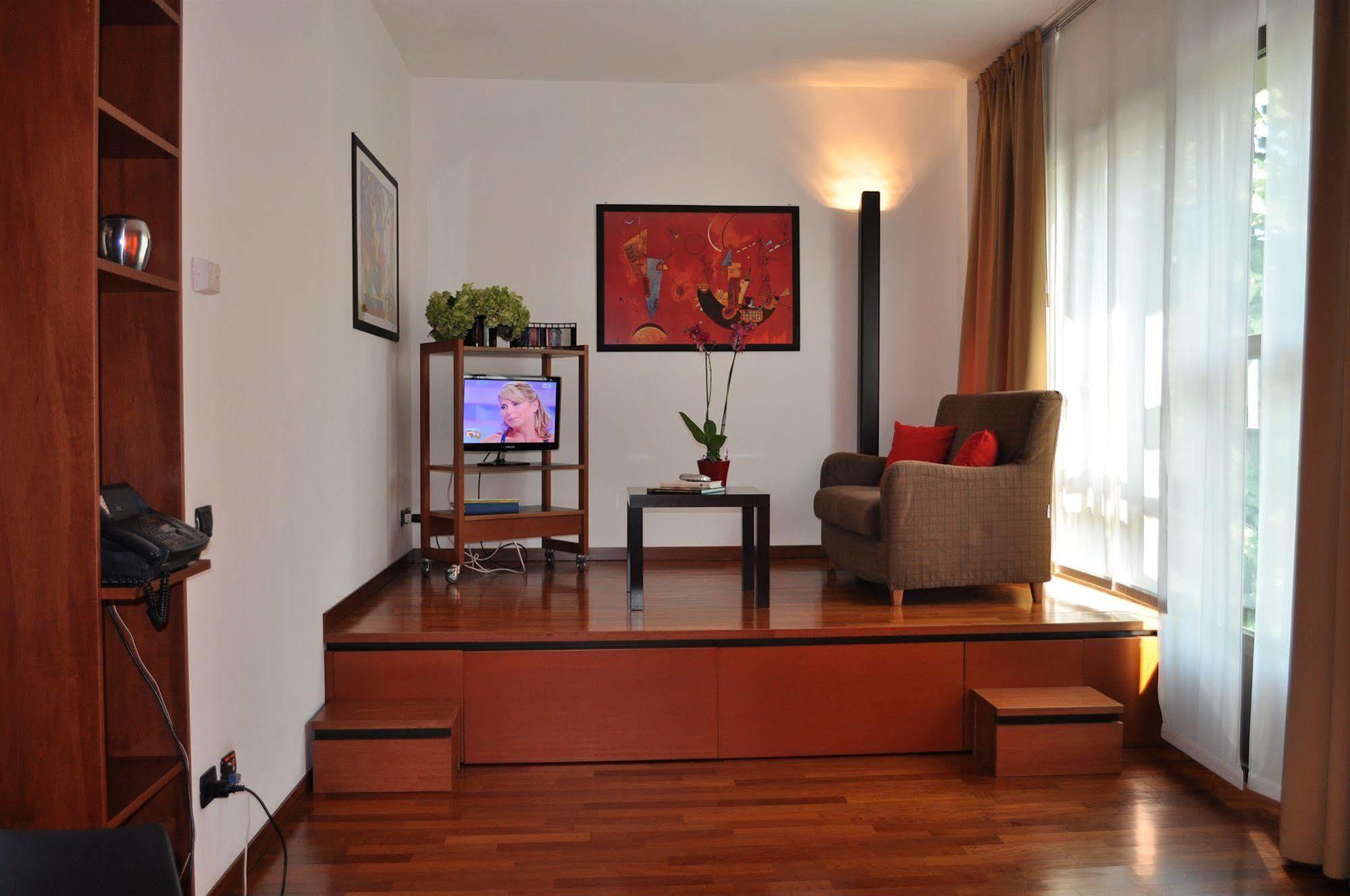 Residence Le Corti Милано Екстериор снимка
