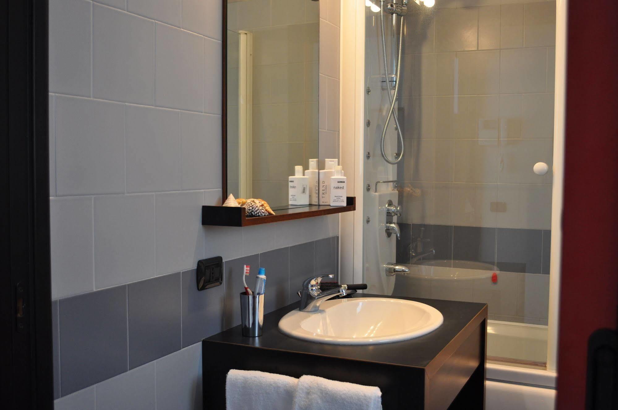 Residence Le Corti Милано Екстериор снимка