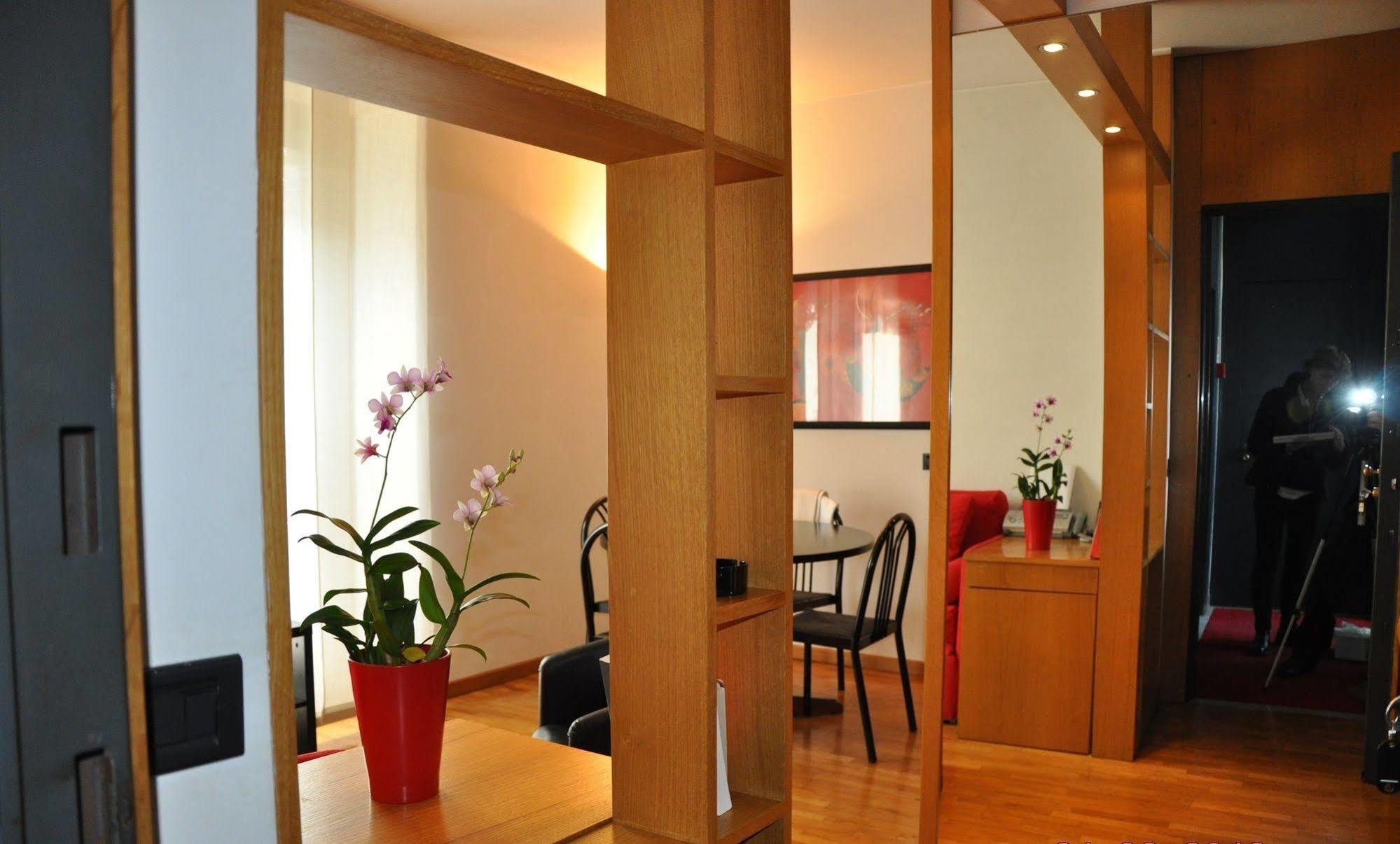 Residence Le Corti Милано Екстериор снимка